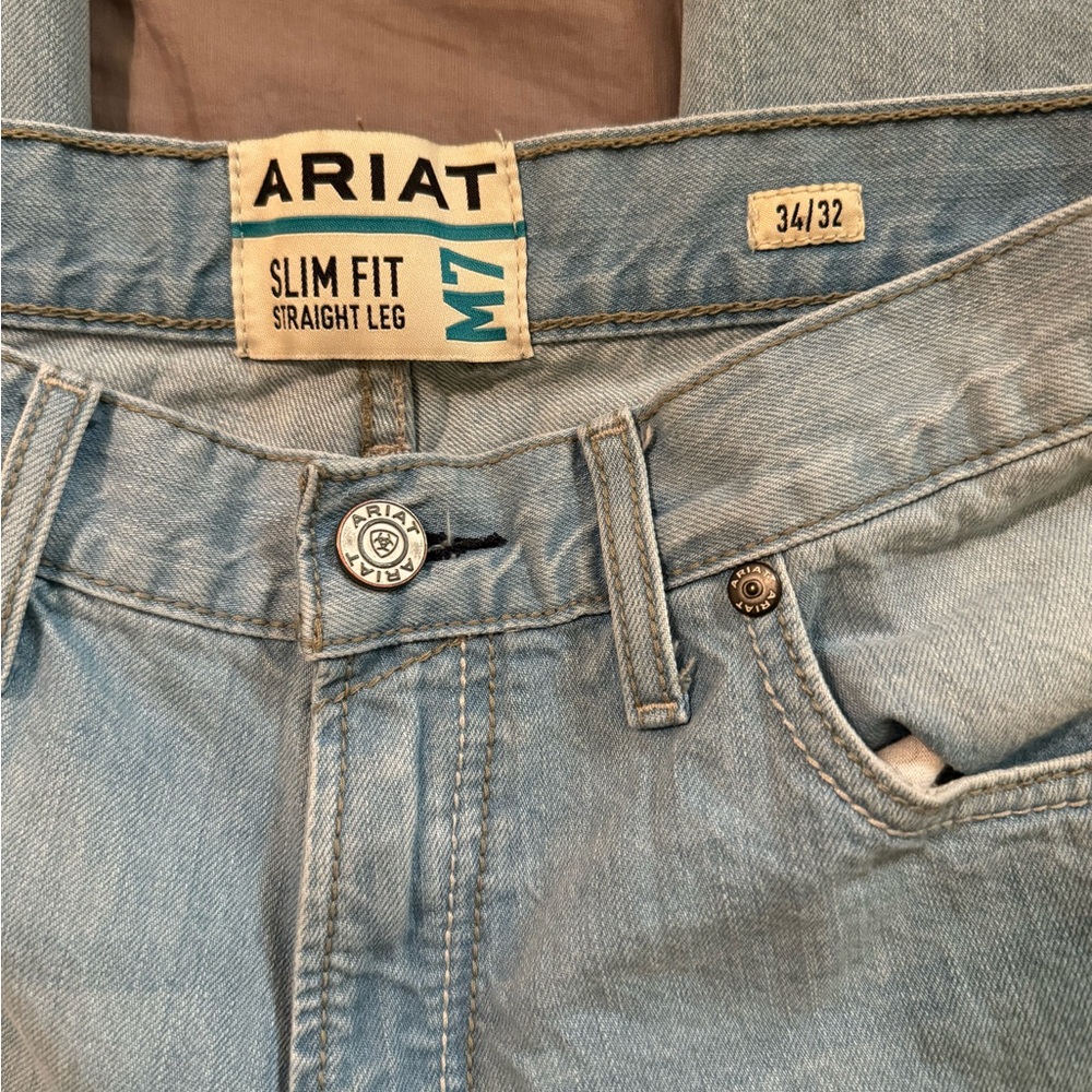 Great condition jeans wore maybe 3 times 
Ariat M7 Jean light blue 34x32